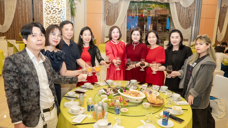 Ra mắt Ban Kinh tế, Ban Chăm sóc Sức khỏe và Câu lạc bộ Nữ Doanh nhân UNESCO: Hình thành hệ sinh thái Kinh tế Nhân văn hướng đến phát triển bền vững ảnh 11