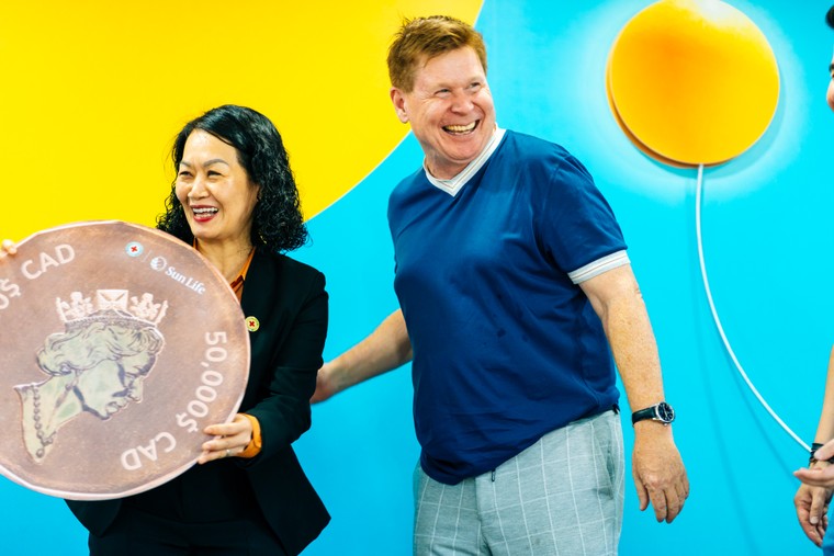 Sun Life phối hợp Hội Chữ thập đỏ Việt Nam hỗ trợ hơn 2,2 tỷ đồng cho các vùng bị ảnh hưởng sau bão ảnh 2