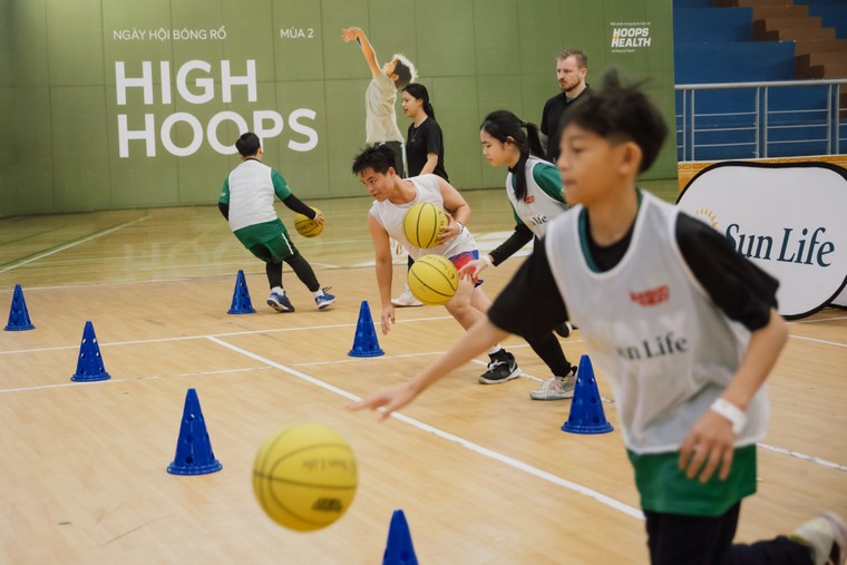 Sun Life phối hợp Hội Chữ thập đỏ Việt Nam hỗ trợ hơn 2,2 tỷ đồng cho các vùng bị ảnh hưởng sau bão ảnh 1