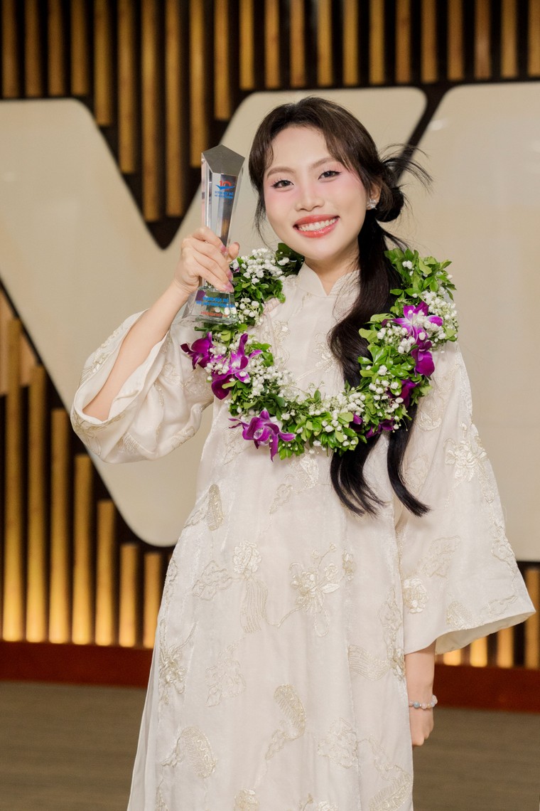 Phương Mỹ Chi - nghệ sĩ gen Z duy nhất xuất hiện trong danh sách những gương mặt kiến tạo thay đổi và truyền cảm tại châu Á của Tatler Most Influential 2025 ảnh 2