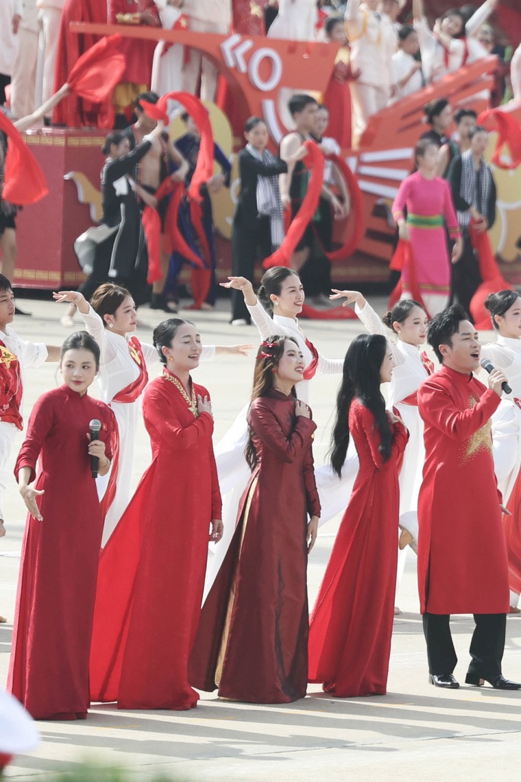 Phương Mỹ Chi - nghệ sĩ gen Z duy nhất xuất hiện trong danh sách những gương mặt kiến tạo thay đổi và truyền cảm tại châu Á của Tatler Most Influential 2025 ảnh 6