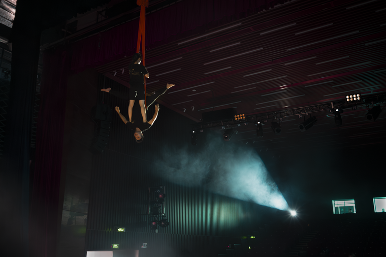 Ấn tượng bộ ảnh về bộ đôi nghệ sĩ Xiếc Thu Hương - Thanh Tuấn ảnh 1