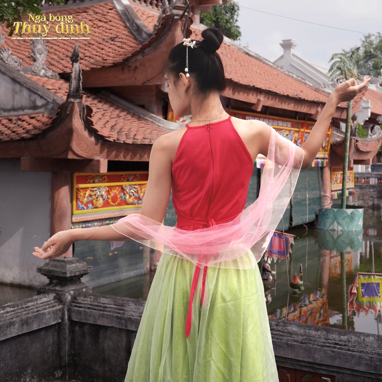 Bộ ảnh “Người giấu bóng - Rối phơi hồn” mang đến góc nhìn thị giác mới về rối nước Việt Nam ảnh 1