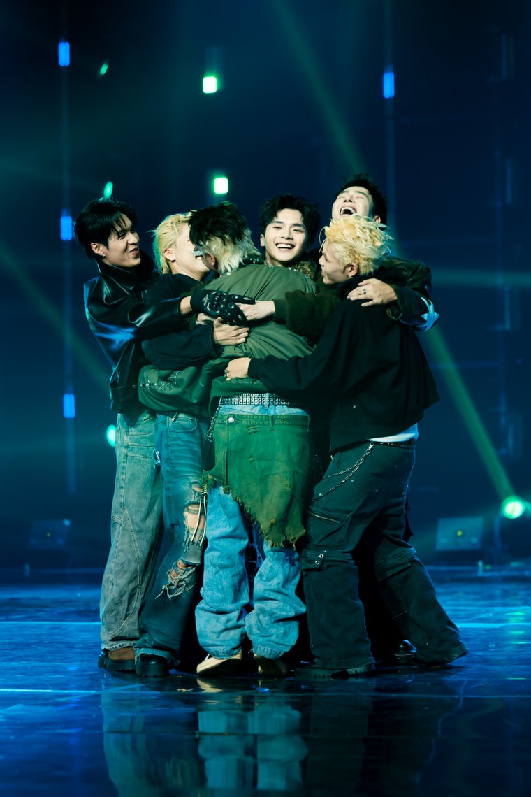 Anh Trai “Say Hi” 2025 Tập 13: Bữa tiệc âm nhạc đa sắc, từ citypop, ballad đến R&B khép lại Chung kết 1 Anh Trai “Say Hi” 2025 ảnh 10