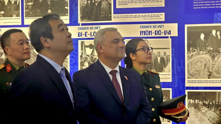 Trưng bày chuyên đề Dấu chân Hồ Chí Minh trên quê hương Cách Mạng tháng Mười ảnh 1