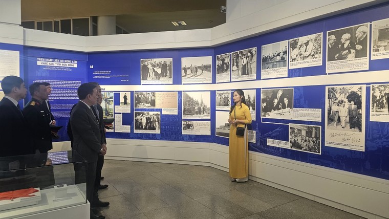 Trưng bày chuyên đề Dấu chân Hồ Chí Minh trên quê hương Cách Mạng tháng Mười ảnh 2