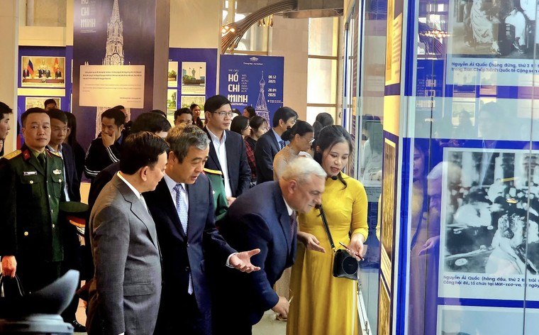 Trưng bày chuyên đề Dấu chân Hồ Chí Minh trên quê hương Cách Mạng tháng Mười ảnh 3