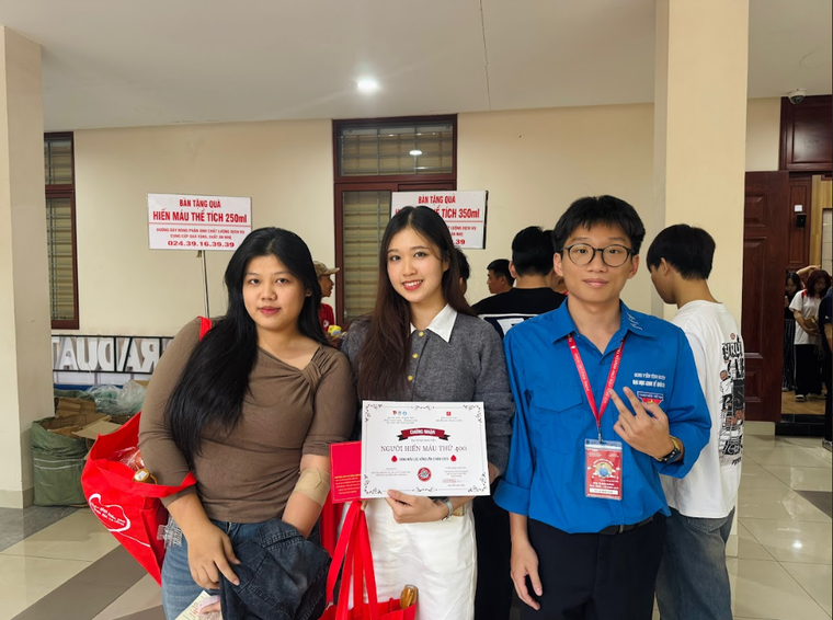 Dòng Máu Lạc Hồng 2025: Những giọt máu nối dài sự sống từ sinh viên NEU ảnh 2