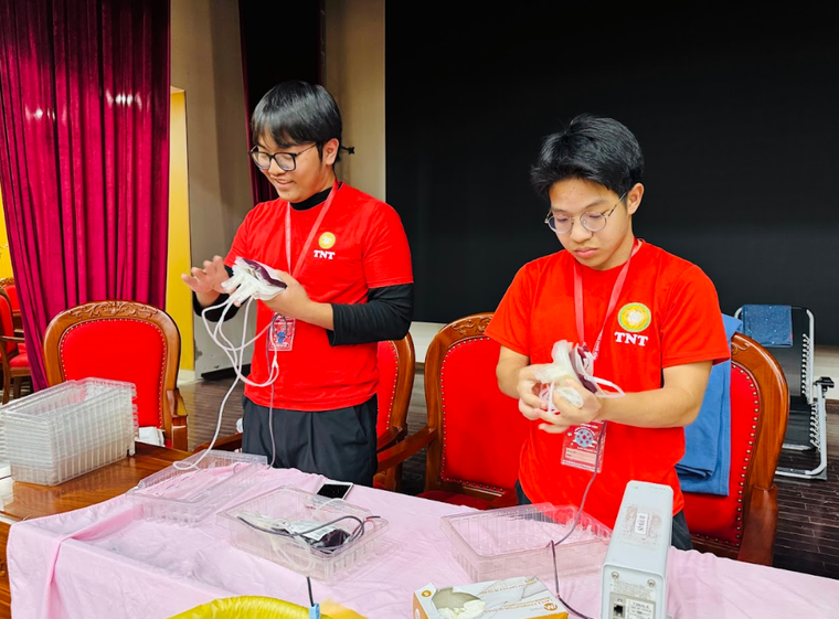 Dòng Máu Lạc Hồng 2025: Những giọt máu nối dài sự sống từ sinh viên NEU ảnh 3