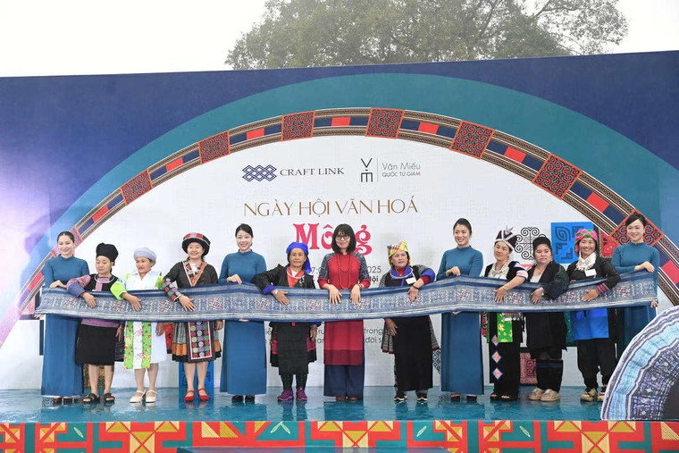 Sắc màu văn hoá Mông hội tụ giữa lòng Hà Nội ảnh 1