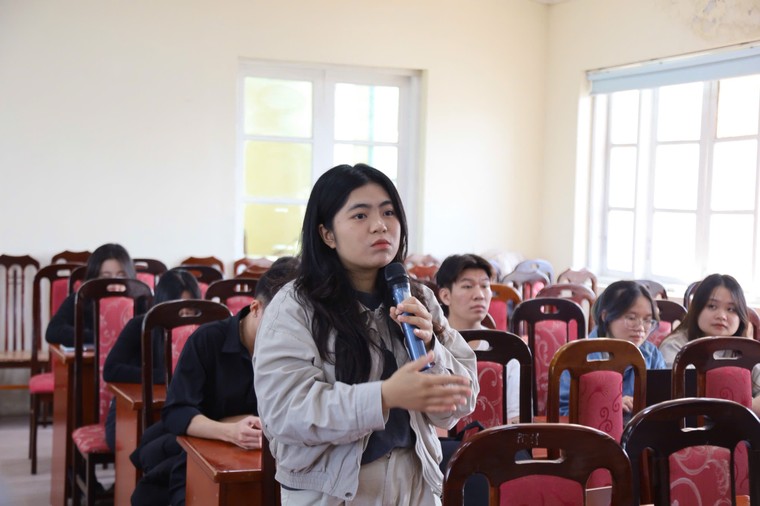 Sinh viên trang bị “lá chắn số” trước lừa đảo trên không gian mạng ảnh 2