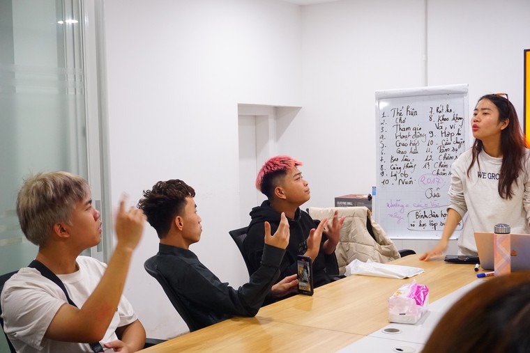 Nơi những đôi tay dạy nhau cất tiếng ảnh 1