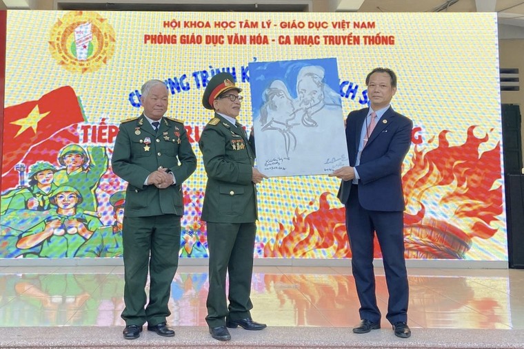 Họa sĩ Lê Duy Ứng: Nhìn đời bằng "tâm nhãn" ảnh 3