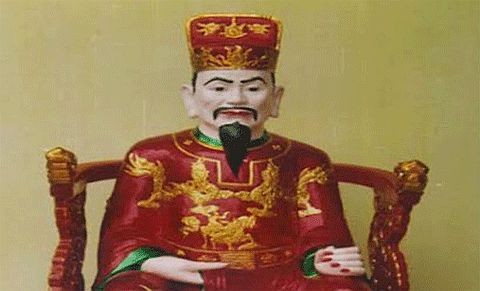 Câu 2. Ai là người đã dâng dưa hấu đầu độc ông?