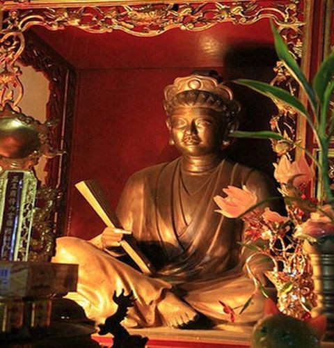 Ai là nữ quan đầu tiên trong lịch sử phong kiến Việt Nam?