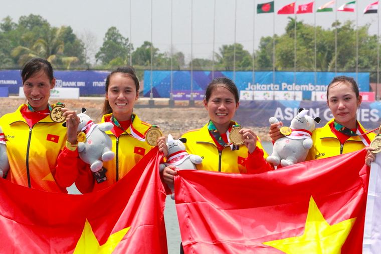 Ảnh: Đội rowing nữ Việt Nam oà khóc khi đoạt HC vàng Asiad đầu tiên ảnh 7