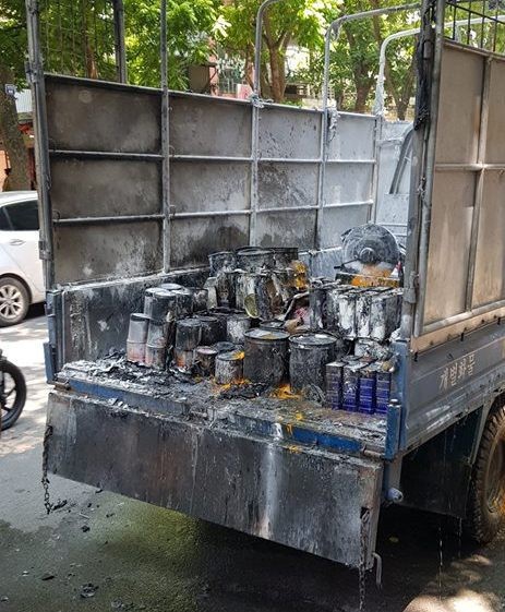 Hà Nội: Xe tải vừa chạy vừa bốc cháy ngùn ngụt ảnh 1