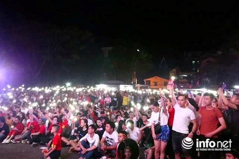 Đêm không ngủ của CĐV ba miền sau chiến thắng Syria ảnh 5