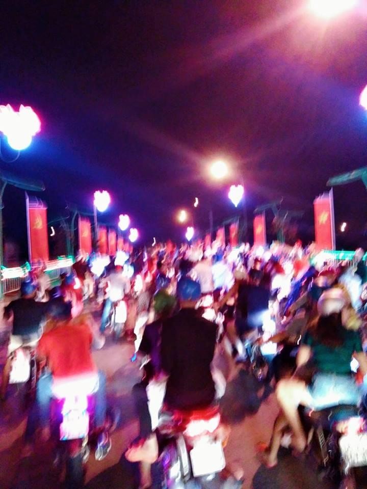 Đêm không ngủ của CĐV ba miền sau chiến thắng Syria ảnh 9