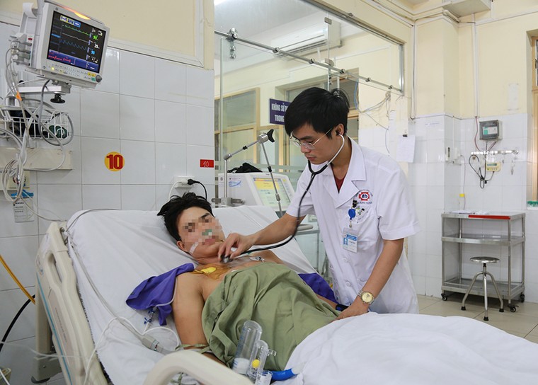 Kịp thời cứu sống người đàn ông bị dập vỡ nội tạng ảnh 1