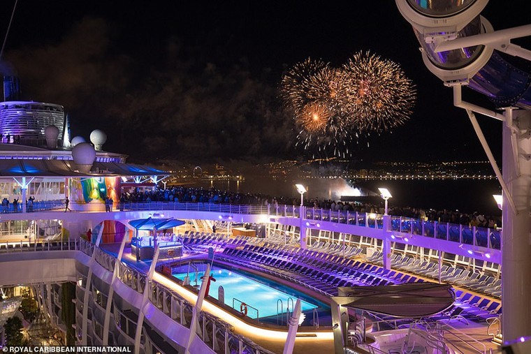 Tàu du lịch lớn nhất thế giới được chào đón tại Mỹ ảnh 6