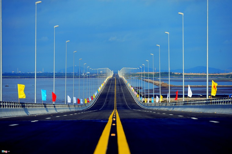 Cây cầu vượt biển dài nhất nước ta có tên là gì?