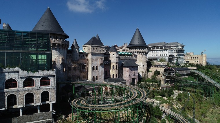 Du khách Hàn Quốc phấn khích thử siêu phẩm đường xe trượt ống 3 vòng xoáy tại Bà Nà ảnh 4