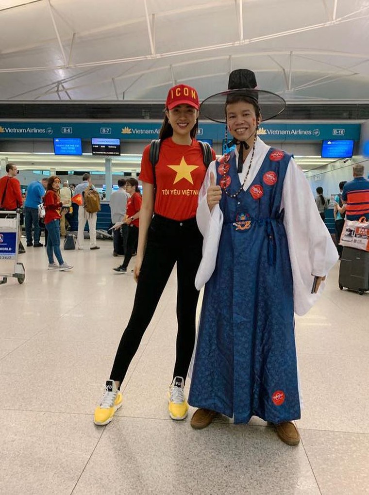 Á hậu Lệ Hằng, MC Bình Minh và dàn sao sang Malaysia cổ vũ Việt Nam ảnh 2