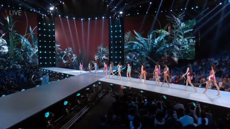 H'Hen Niê gây ấn tượng với màn hất váy cực đẹp mắt trong đêm bán kết 'Hoa hậu Hoàn vũ 2018' ảnh 3