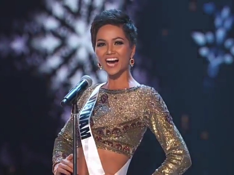 H'Hen Niê gây ấn tượng với màn hất váy cực đẹp mắt trong đêm bán kết 'Hoa hậu Hoàn vũ 2018' ảnh 4