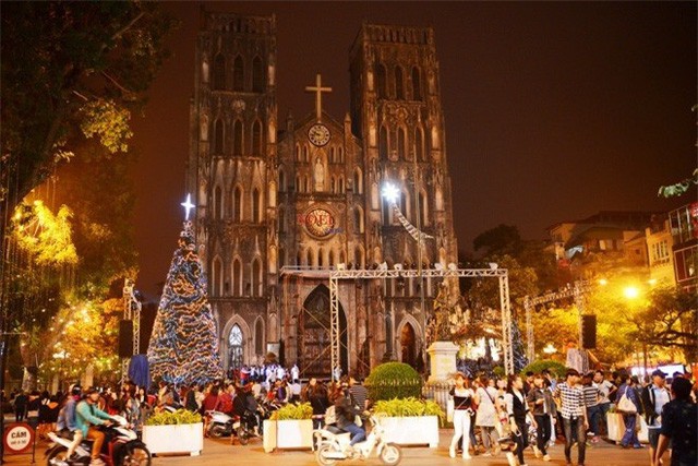 Rộn ràng không khí Giáng sinh trên khắp mọi miền đất nước ảnh 1