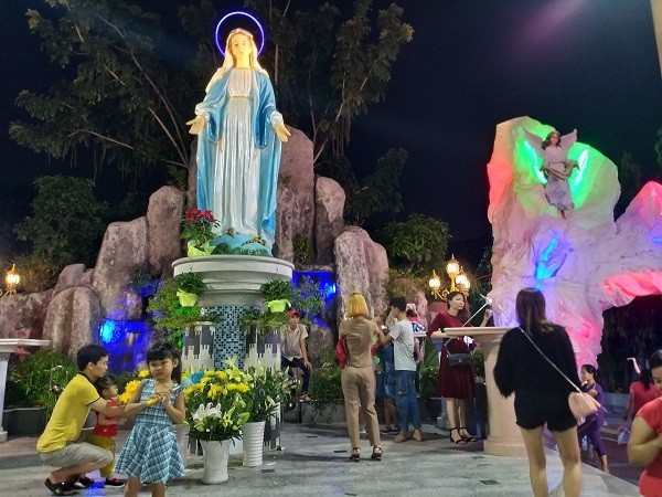 Rộn ràng không khí Giáng sinh trên khắp mọi miền đất nước ảnh 4