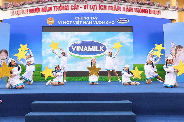 Chung tay vì ‘Ly sữa học đường’ cho trẻ em Thủ đô ngày hôm nay ảnh 1