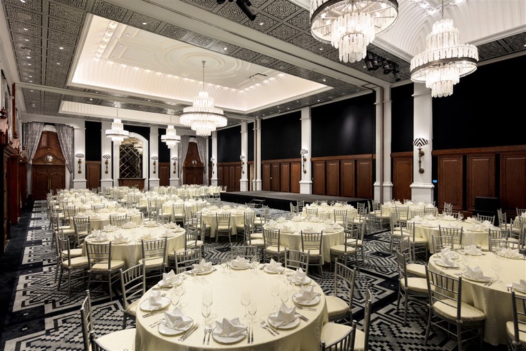 Bảy lớp sơn giả cổ và những 'chuyện kỳ quặc' của 'ông hoàng resort' Bill Bensley tại Việt Nam ảnh 2