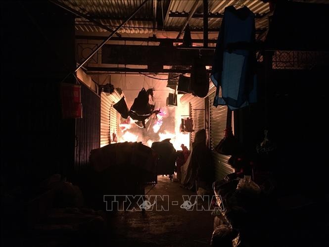 Cháy chợ Đông Ngô Quyền thiêu rụi 4 gian hàng ảnh 1