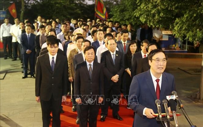 Dâng hương tưởng niệm các Vua Hùng đêm giao thừa Tết Kỷ Hợi 2019 ảnh 1