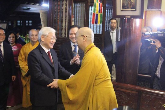 Tổng Bí thư, Chủ tịch nước dâng hương tại chùa Trấn Quốc tối giao thừa ảnh 2