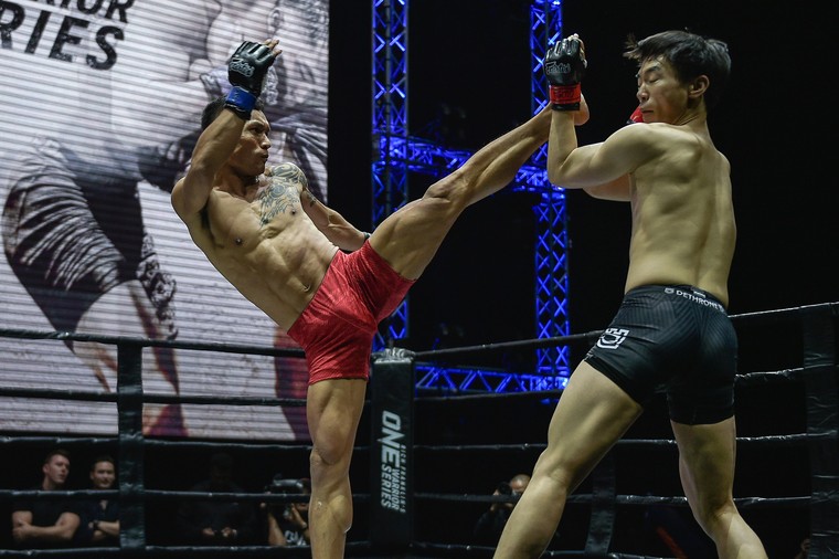 Ảnh: Trần Quang Lộc giành chiến thắng đầu tiên tại ONE Championship ảnh 3