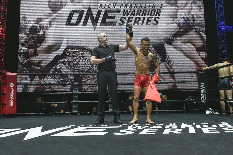 Ảnh: Trần Quang Lộc giành chiến thắng đầu tiên tại ONE Championship ảnh 5