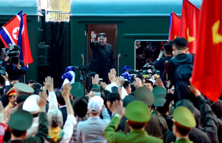 Những hình ảnh ấn tượng trong chuyến thăm Việt Nam của Chủ tịch Kim Jong-un ảnh 10