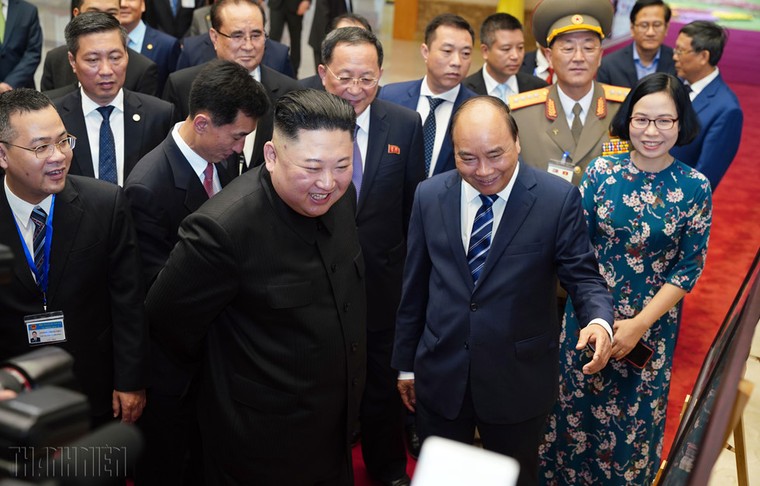 Những hình ảnh ấn tượng trong chuyến thăm Việt Nam của Chủ tịch Kim Jong-un ảnh 3