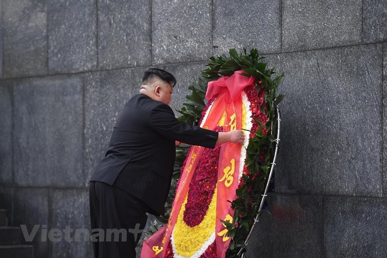 Những hình ảnh ấn tượng trong chuyến thăm Việt Nam của Chủ tịch Kim Jong-un ảnh 6