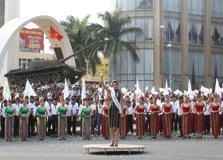 Phó Thủ tướng Trương Hòa Bình vui hội 'Tinh Hoa Đại Ngàn' ảnh 9