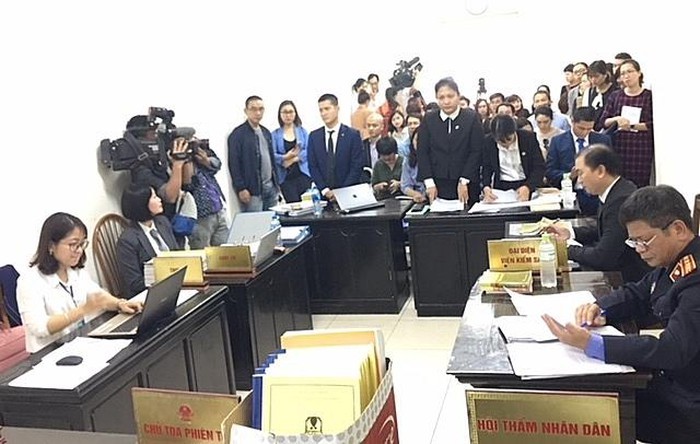 Đạo diễn Việt Tú: Tôi không tranh quyền chủ sở hữu với Tuần Châu ảnh 1