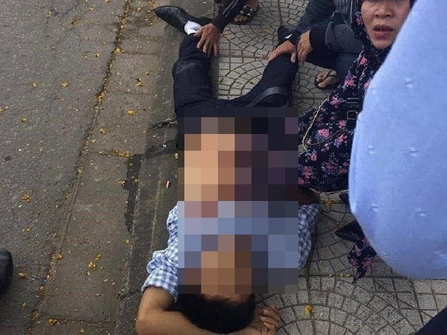 Người bị thiếu niên đâm vì nhắc vượt đèn đỏ đã tử vong ảnh 1