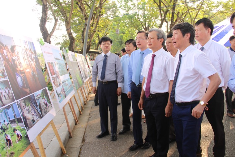 Trưng bày hơn 200 tác phẩm tại triển lãm ‘Biển, đảo quê hương’ ảnh 1