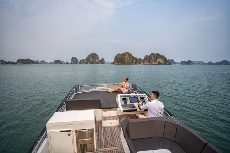 Khám phá 'tuyệt đỉnh' non nước Hạ Long bằng du thuyền triệu đô FLC Albatross ảnh 2