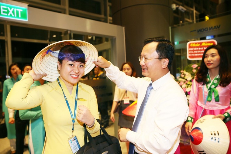 Cảng hàng không Quốc tế Vân Đồn đón chuyến bay đầu tiên từ Hàn Quốc ảnh 2