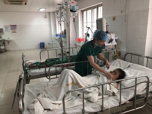 Bệnh nhân nghèo người Campuchia được bác sĩ Việt Nam cứu sống ảnh 1