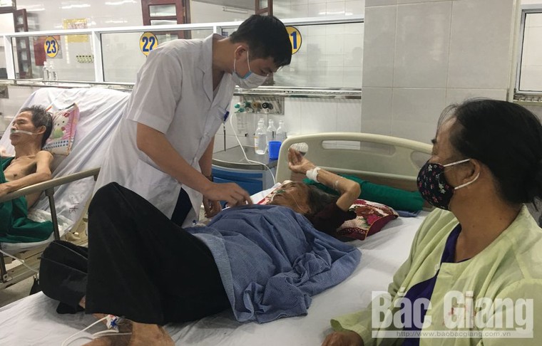 76 người nhập viện sau bữa cỗ đám cưới ảnh 1